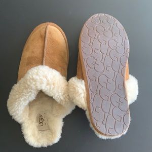 UGG slippers, size 8